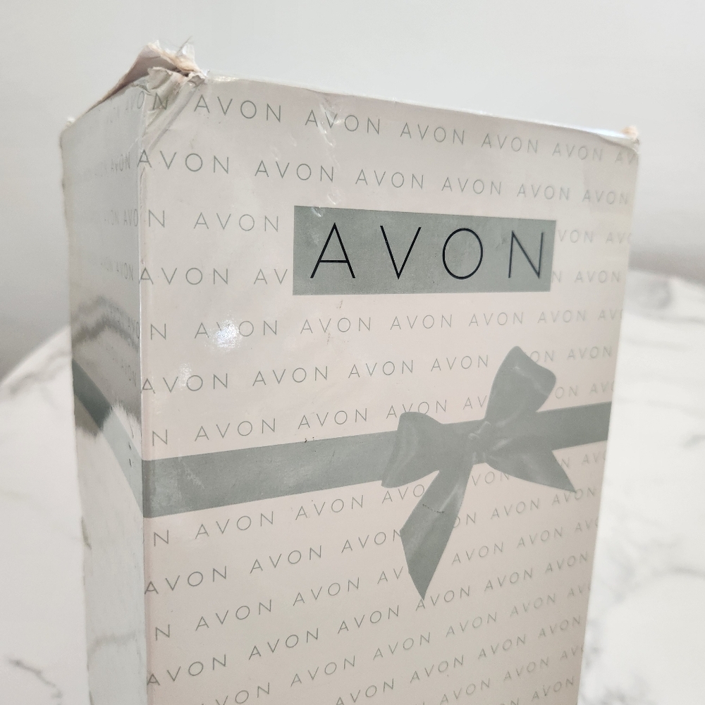 Avon Mrs. Albee 2014 Figurine  Collector’s Edition - Picture 12 of 16